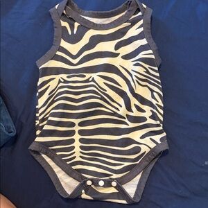 SHEIN Black and White Zebra Stripe Infant One-Piece Bodysuit